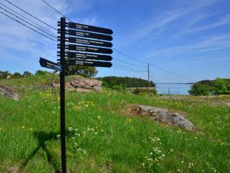 En skylt i ett änglandskap i skärgården