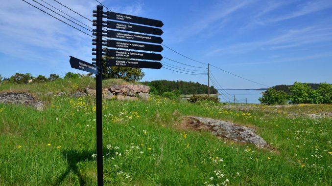 En skylt i ett änglandskap i skärgården