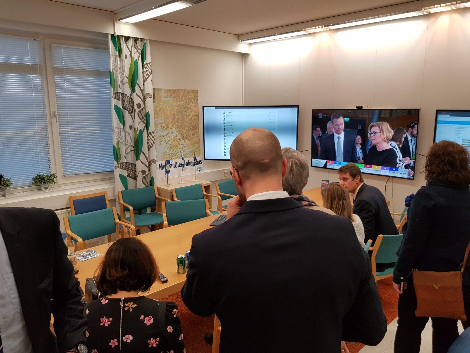 Människor på ett kontor.
