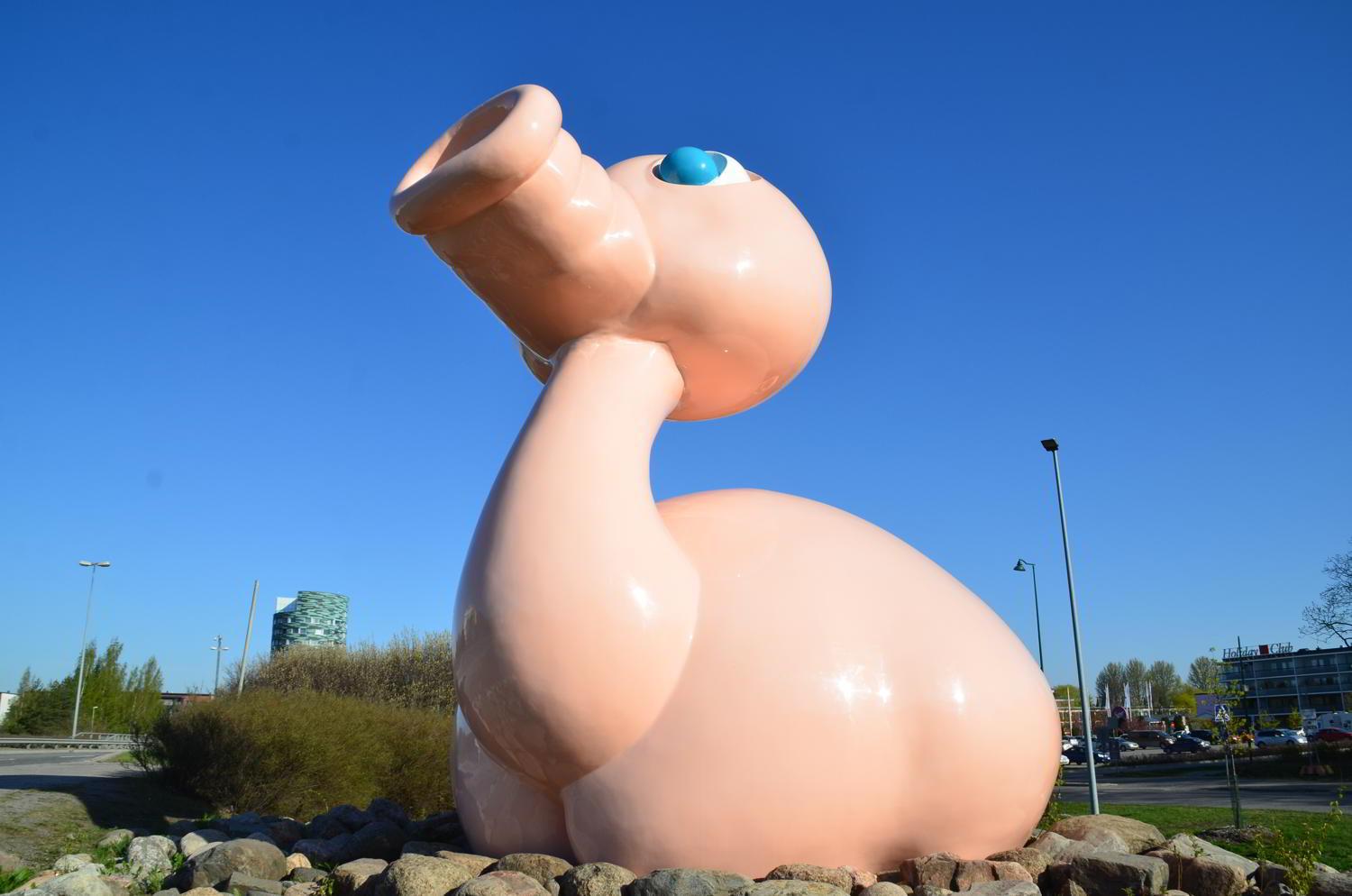 Stor staty föreställande en badanka.