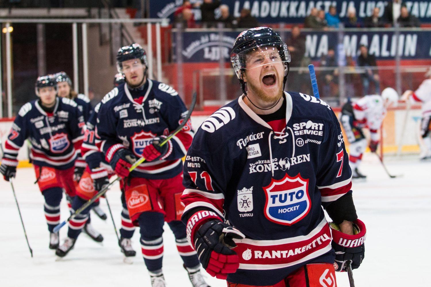 Glada ishockeyspelare