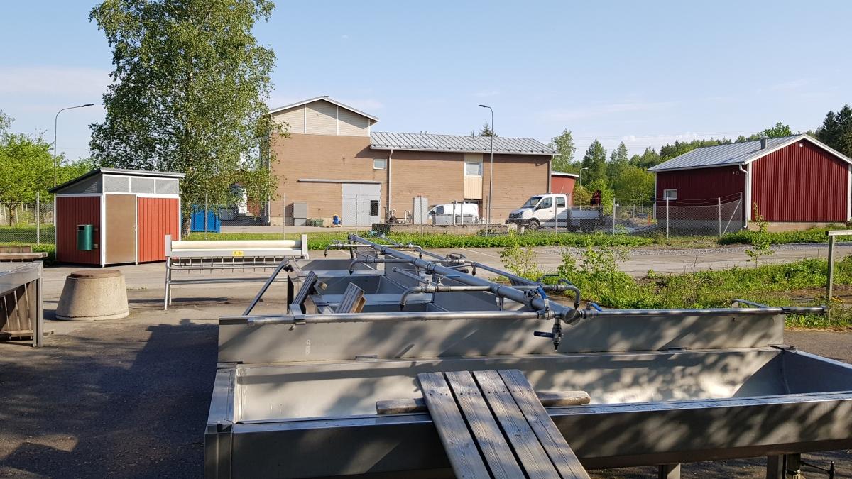 stora tvättbaljor i zink för att tvätta mattor i