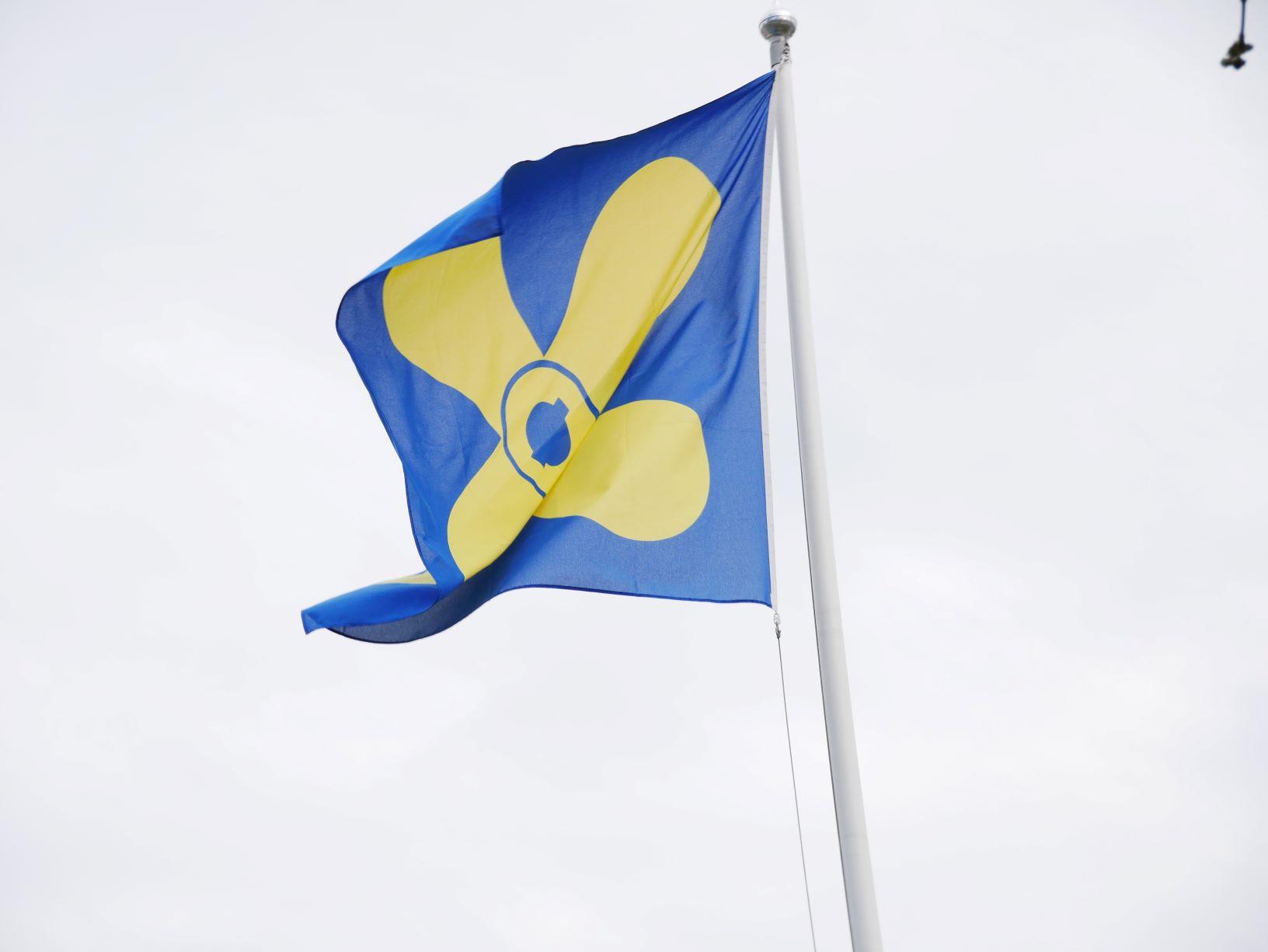 Kimitoös flagga.