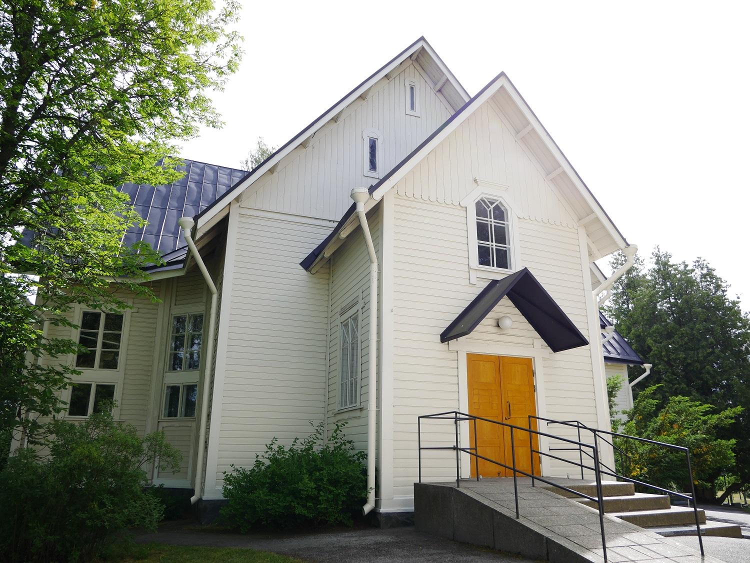 Stod klar 1909. Patis kyrka ritades av Helge Rancken. Intill den ligger hembygdsmuseet.