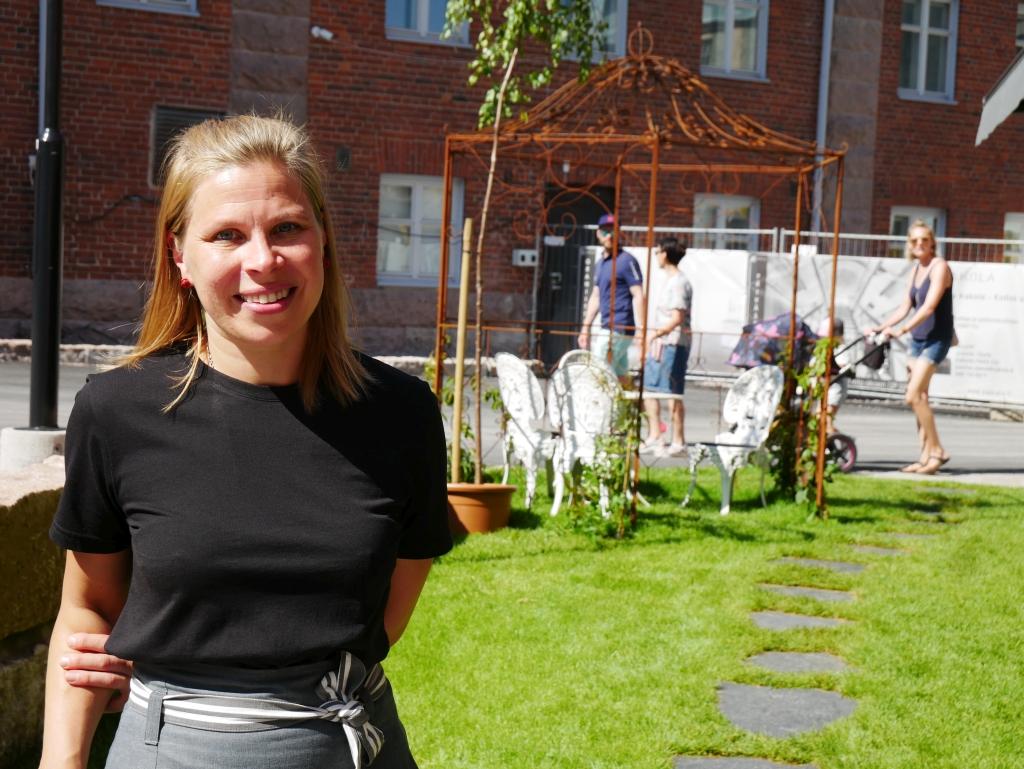Fin sommar. Trevligt med mera folk på Kakola, säger Sanna Gullsten, en av restaurangen Kakolanruusus ägare.