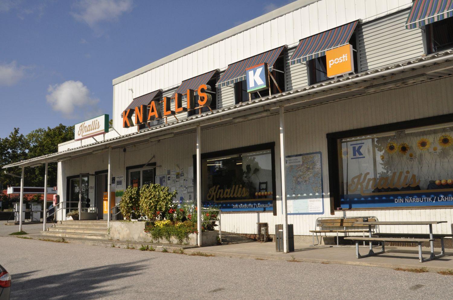 En K-affär, med skylten Knallis.