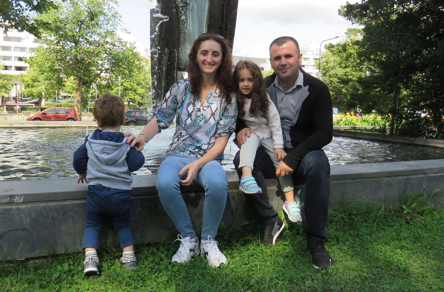 Pojke, mamma, dotter, pappa