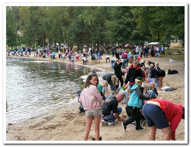 Populärt i Nagu. Sandstranden fylld med folk år 2018. Foto: Fred Sundén