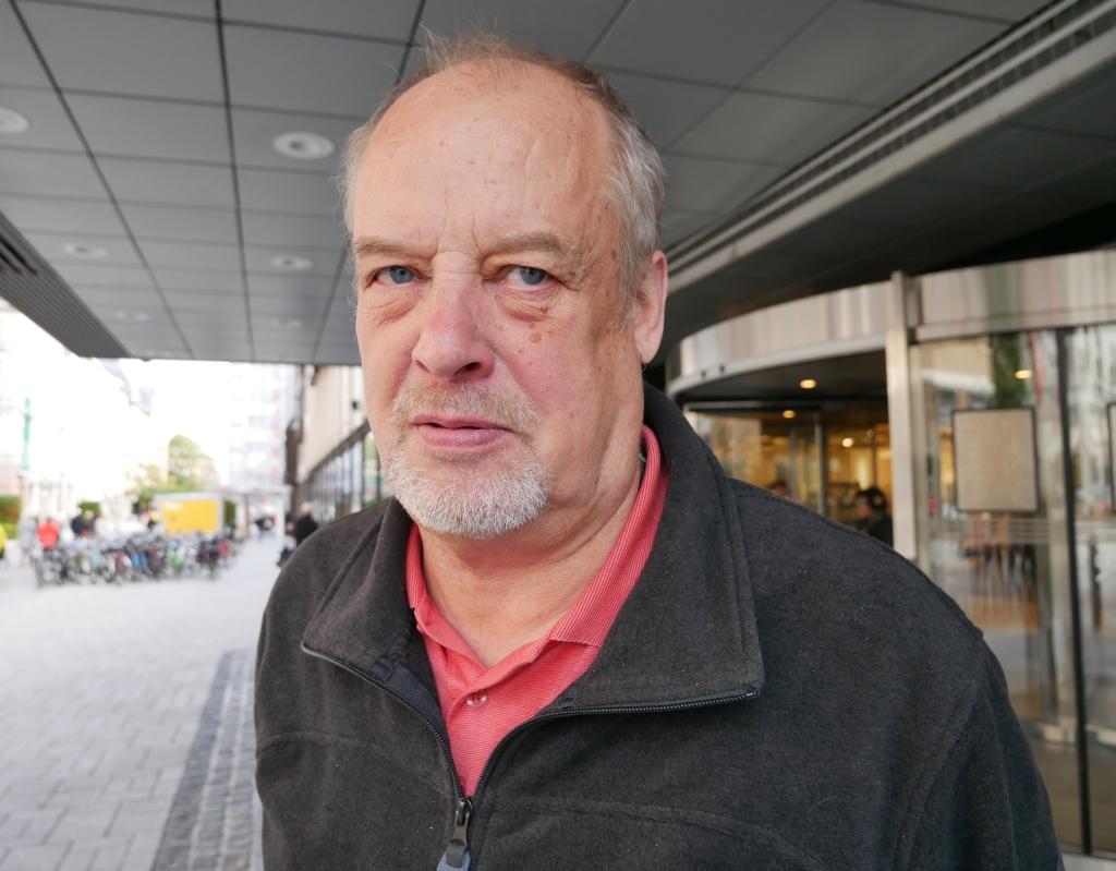 Markku Lähteenmäki pensionär, Åbo — Det är ingen skillnad för mig. Kanske skulle arbetet i staden fungera bättre om vi förutom borgmästare också får flera biträdande borgmästare. Men stadsdirektör är också ett bra alternativ. Jag hoppas att kostnaderna inte ökar om vi får en borgmästare.