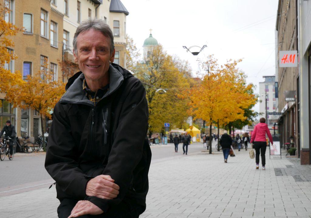 Bandets saga all. Paul Oxley, vars namn användes i det kända 80-talsbandet Paul Oxley's Unit, satsar nu på andra projekt. Paul Oxley's Unit har funnits i 40 år, och sålt över 100 000 skivor. I morgon blir det avskedskonsert i Åbo.
