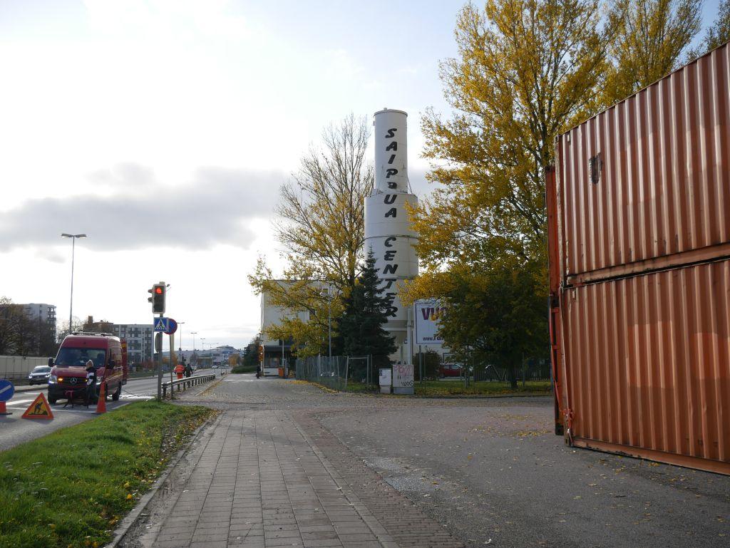 Område i utveckling. Saippua Center samt ett intilliggande trähusområde får stå kvar då Kirstiparken utvecklas på gamla fabriksområden. Till vänster löper Stockholmsgatan. Foto: Annina Suominen
