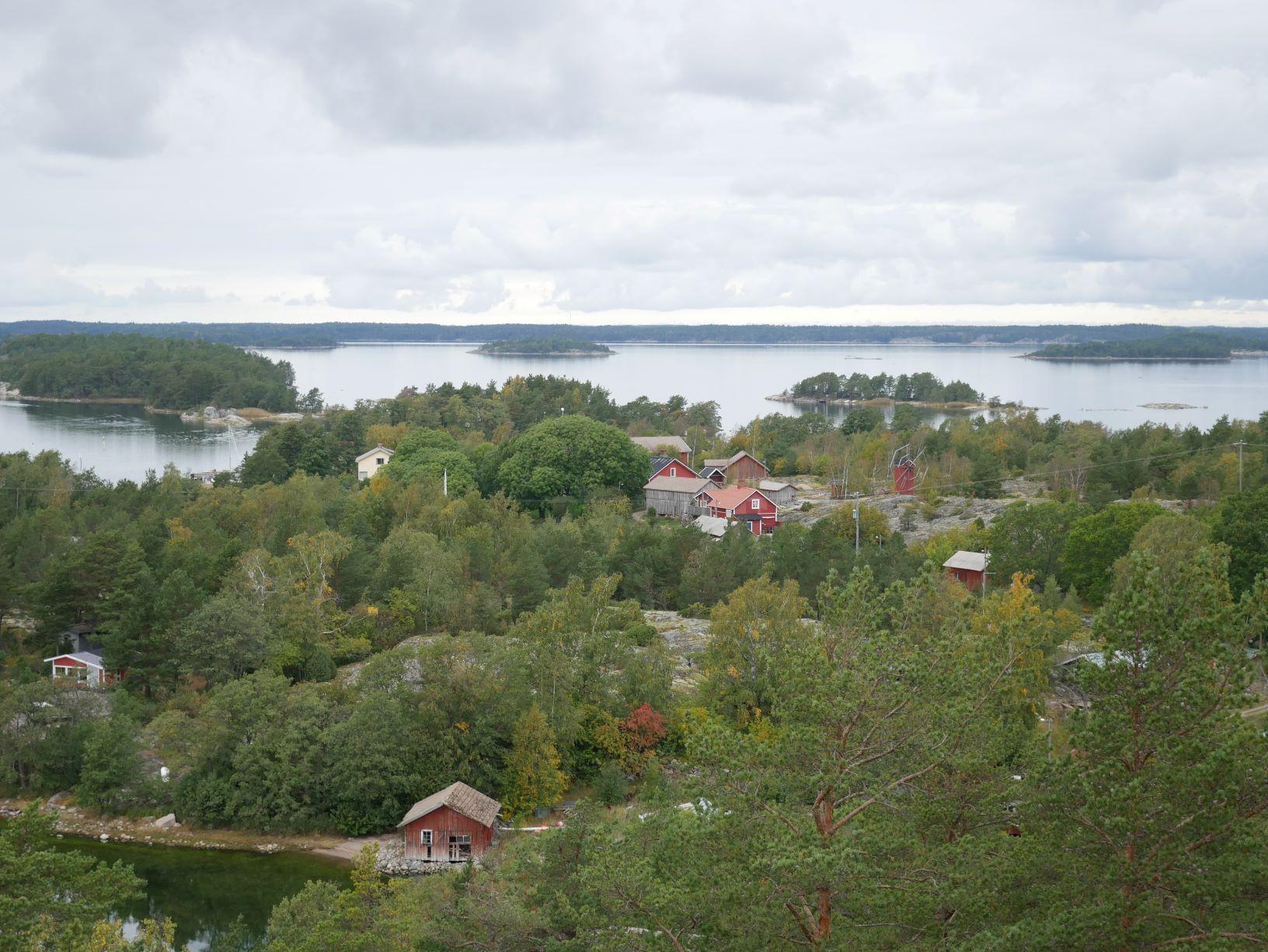 En ö med hus uppifrån
