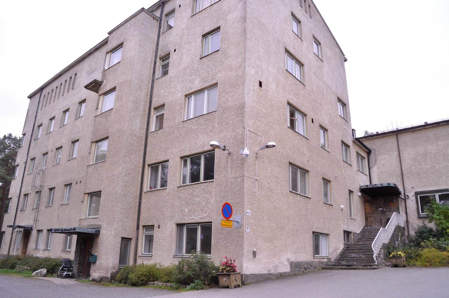 Stenhus utifrån.