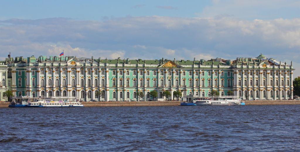 Tema på utställning i Åbo. Eremitaget är ett av världens största museer. Det ligger i S:t Petersburg och grundades år 1764. På bilden ses Vinterpalatset, som är en del av Eremitaget.