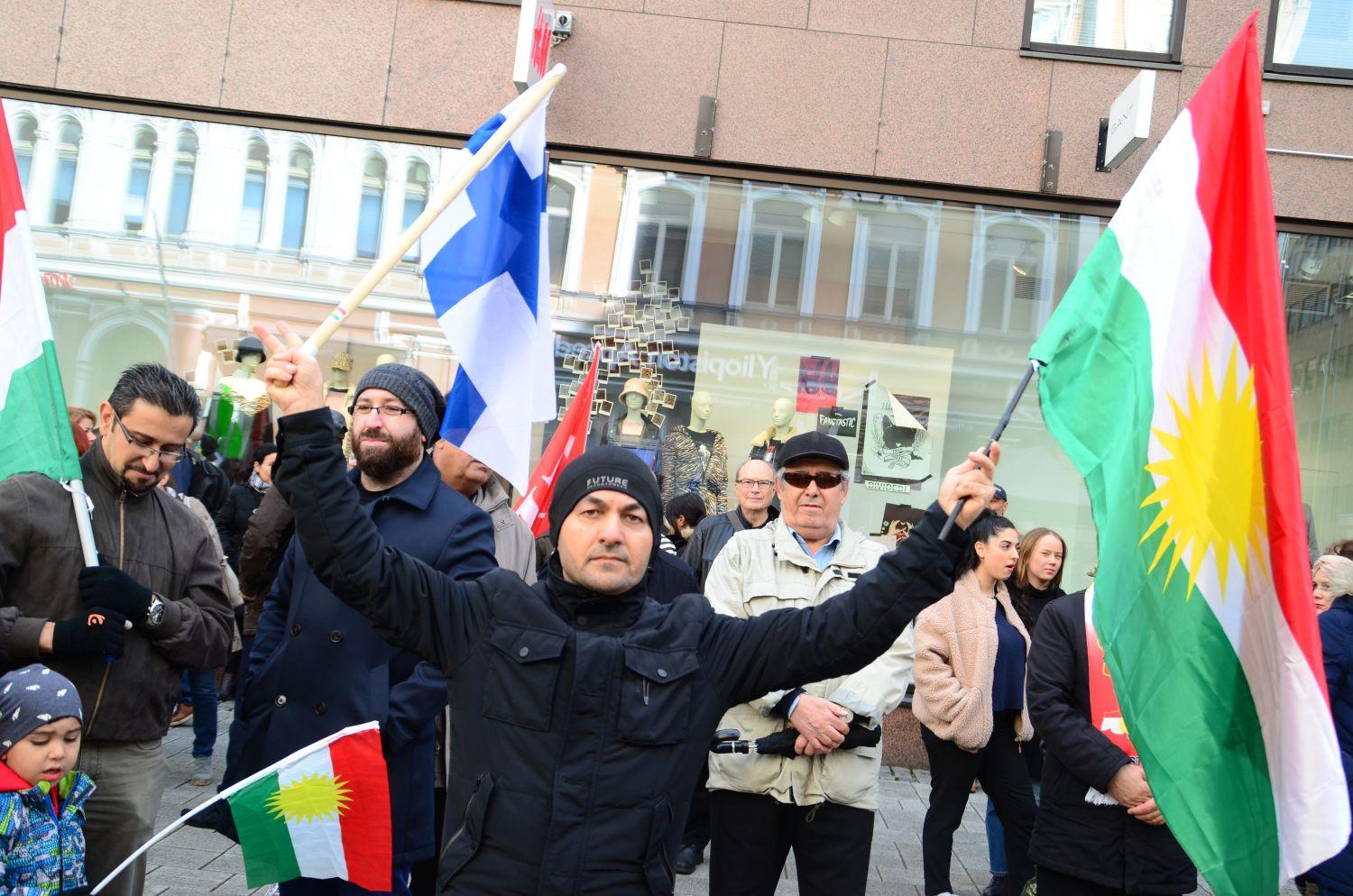 demonstration mot turkiets krigföring mot kurder i syrien