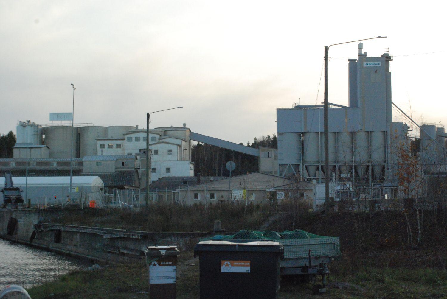 En fabrik utifrån.