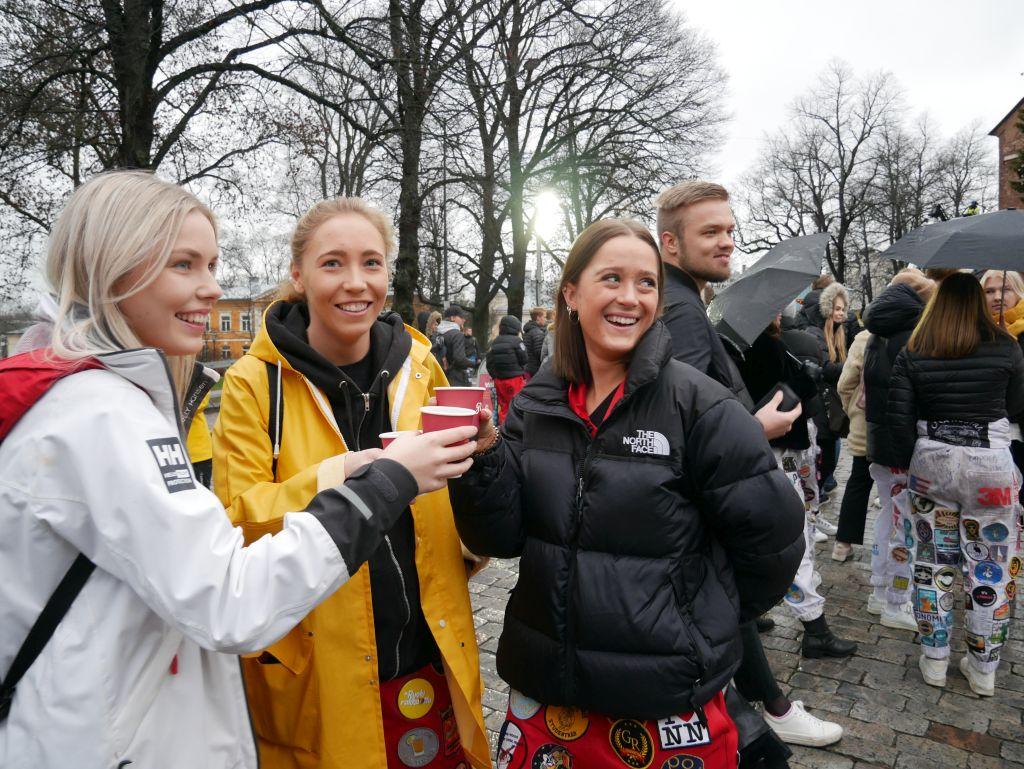 Sofi Törnroos från Ekenäs, Kajsa Ahlsund från Korsholm och Ronja Horsma från Helsingfors.