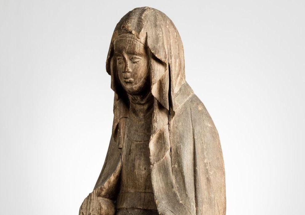 Skulptur på kvinna.