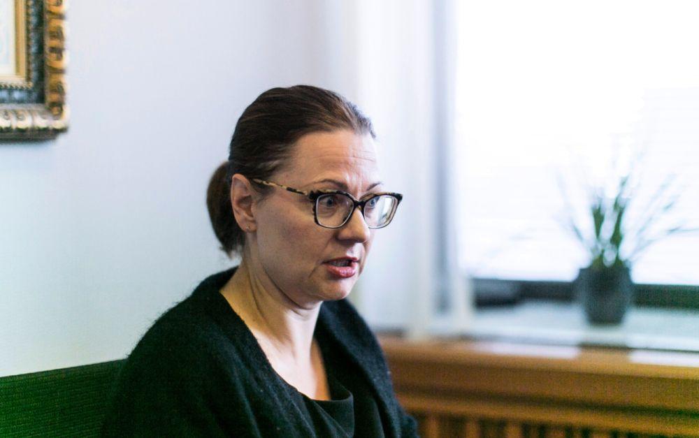 Åbo stadsdirektör Minna Arve säger att bangårdsområdet i Åbo kan börja byggas om redan innan planeringen av den snabba tågförbindelsen Helsingfors och Åbo är färdig. Tatu Lertola/SPT