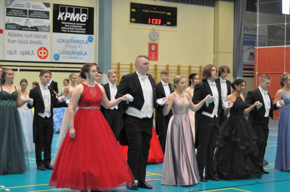 ungdomar dansar