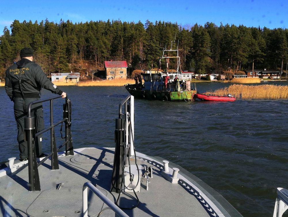 Sjöbevakare bärgar tom båt