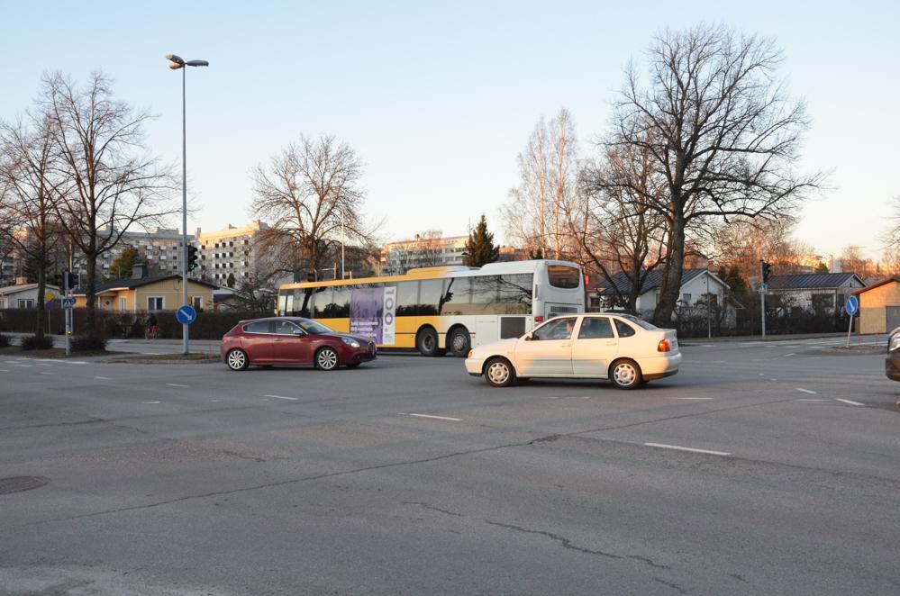 Livligt trafikerad korsning