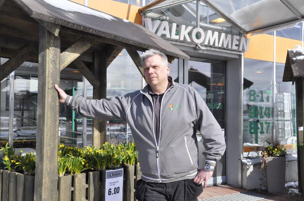 Man utanför en affär