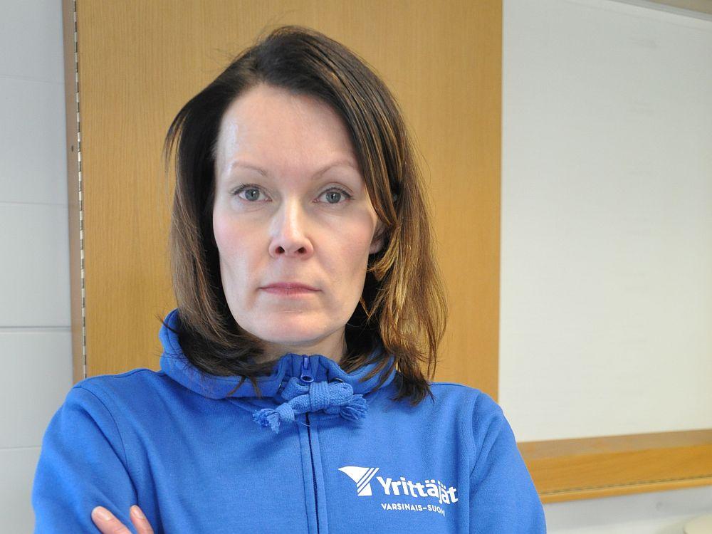 Allvarlig kvinna