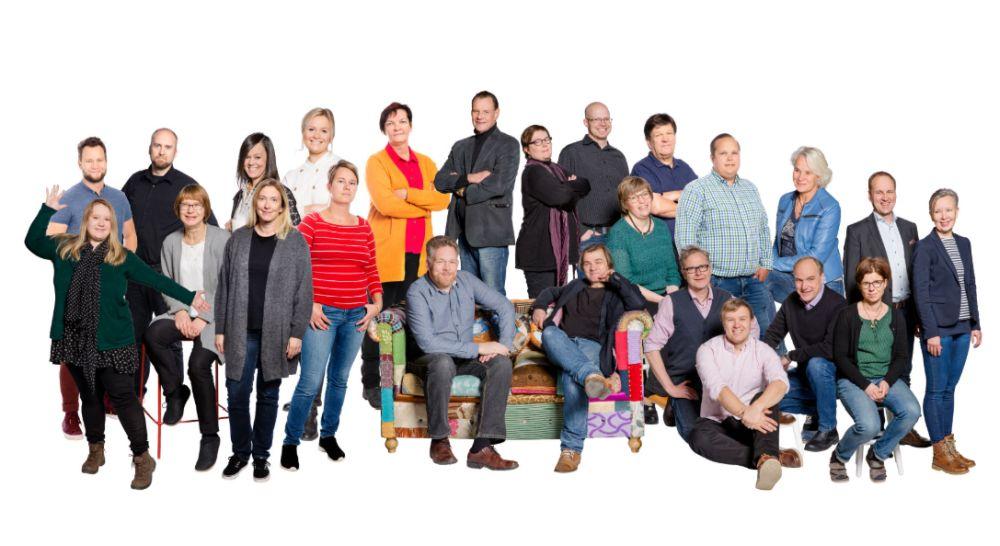 Flera männsikor i en grupp.