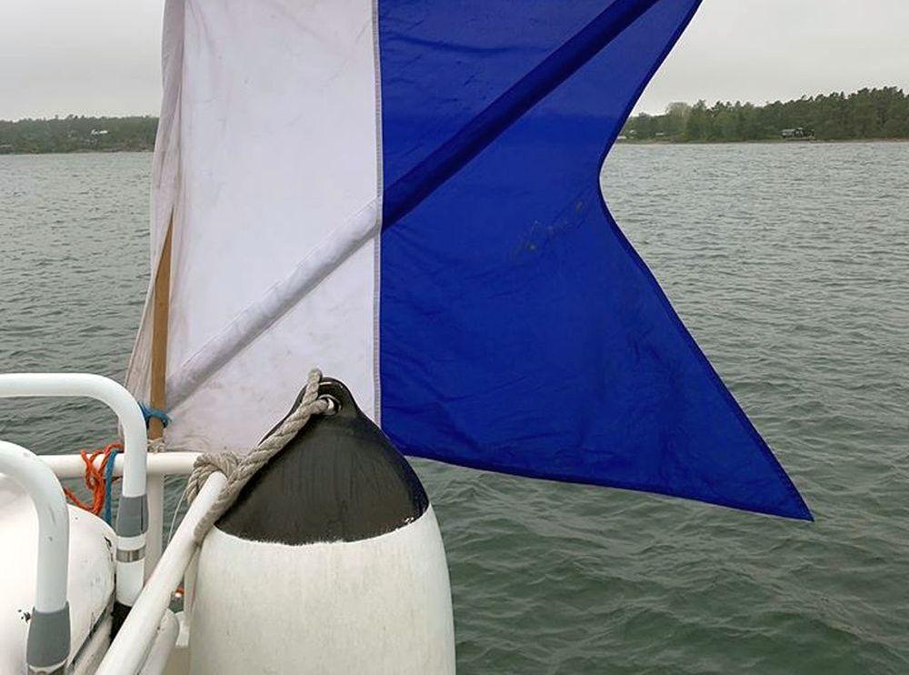 Signalflagga på båt