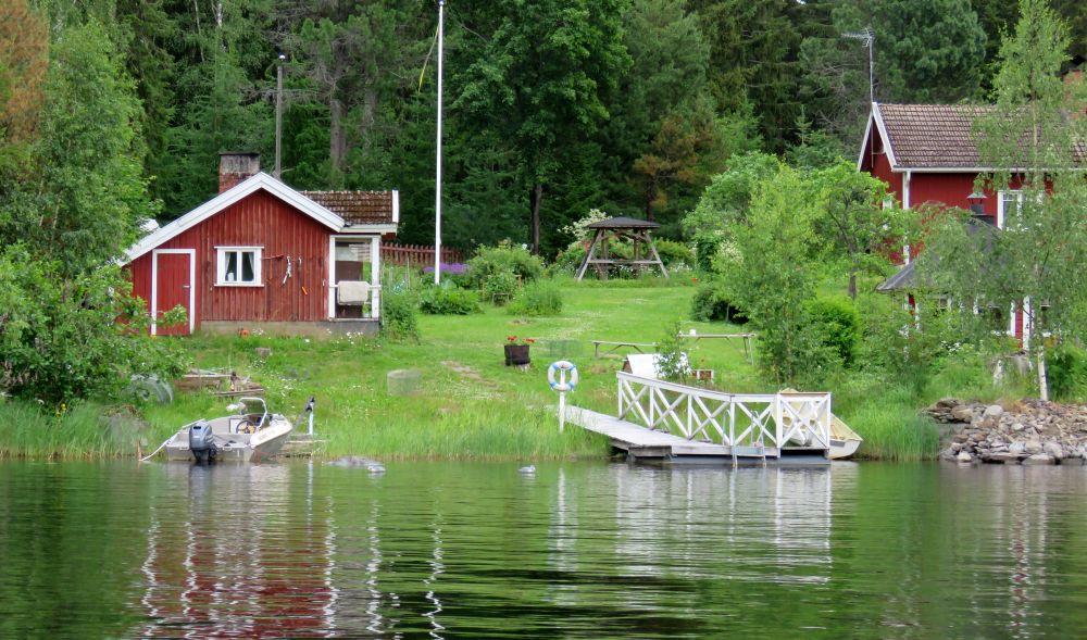 Stuga vid vatten