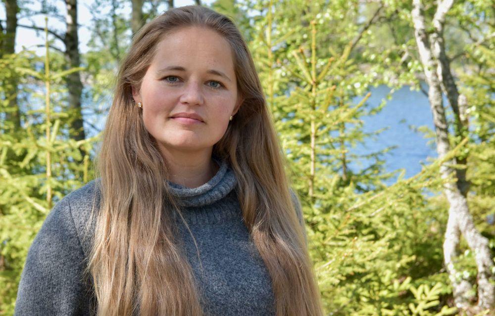 Kvinna i skog