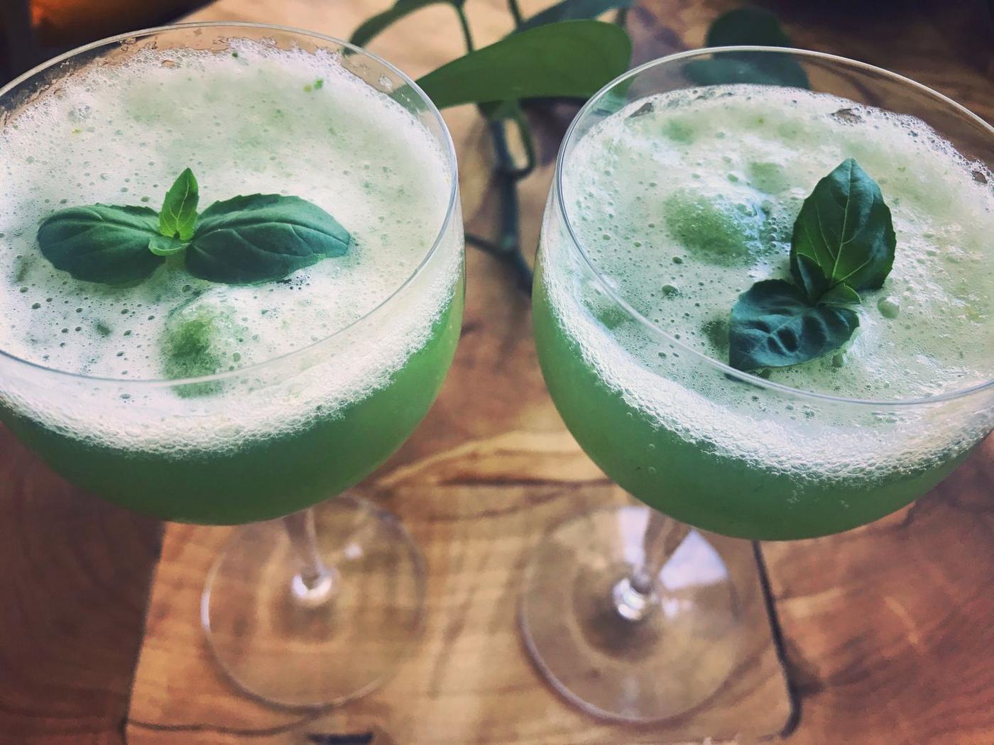 Två drinkglas med bubbelsorbet i